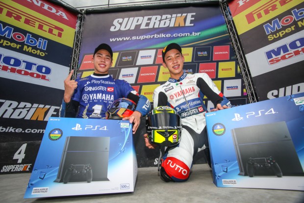 Ao lado do irmão Eliton (direita), Meikon integra a equipe Playstation Yamaha Racing do SBK nacional