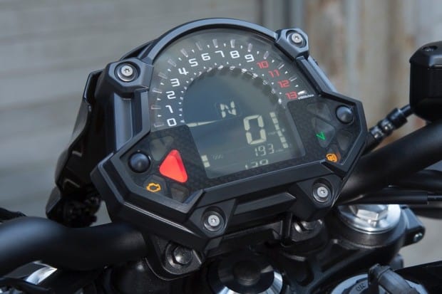 Painel permite diferentes ajustes de personalização ao motociclista