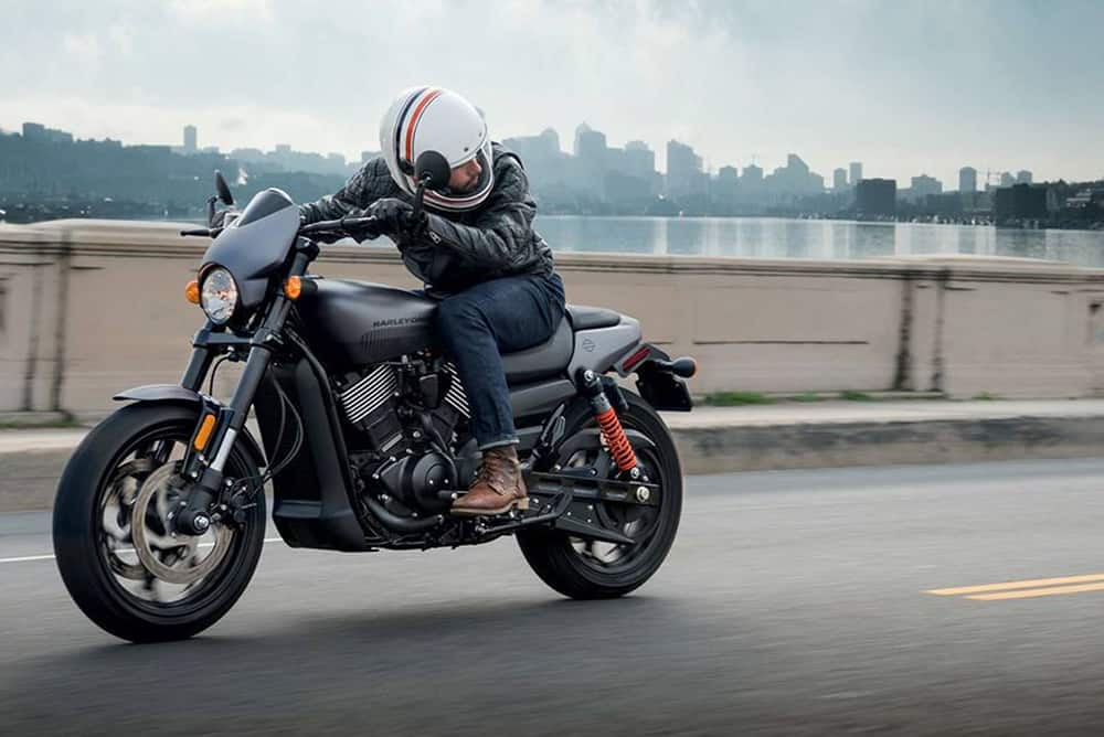 Harley-Davidson apresenta seu novo modelo, a Street Rod