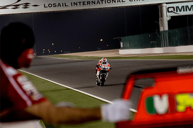 Acabou a espera! Os motores da MotoGP voltam a roncar, iniciando a temporada por Losail, no Qatar