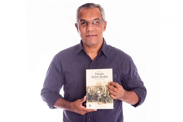Fábio Luiz dedicou-se por 15 anos de pesquisa, culminando em um livro de 260 páginas. Foto: Eduardo Prudêncio