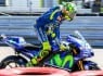 Rossi ajeita a cueca, tradicional gesto do italiano quando sai dos boxes