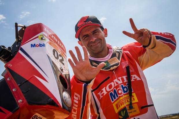 Jean Azevedo celebra o 7º título do Rally dos Sertões. O primeiro foi há mais de 20 anos