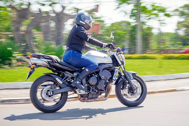 Mulheres motociclistas: elas pilotam mais e motos maiores