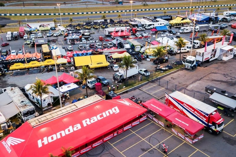 Estrutura montada junto ao Autódromo de Goiânia para a largada do Sertões 2018 - foto: Doni Castilho/Mundo Press