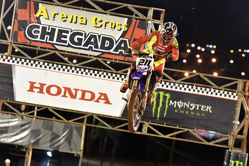 Campeão em 2015, Paulo Alberto esta próximo de obter mais um título no Arena Cross. Piloto também é bicampeão do Arena na MX2 e campeão português de Motocross na categoria Elite - Foto: Tiago Lopes