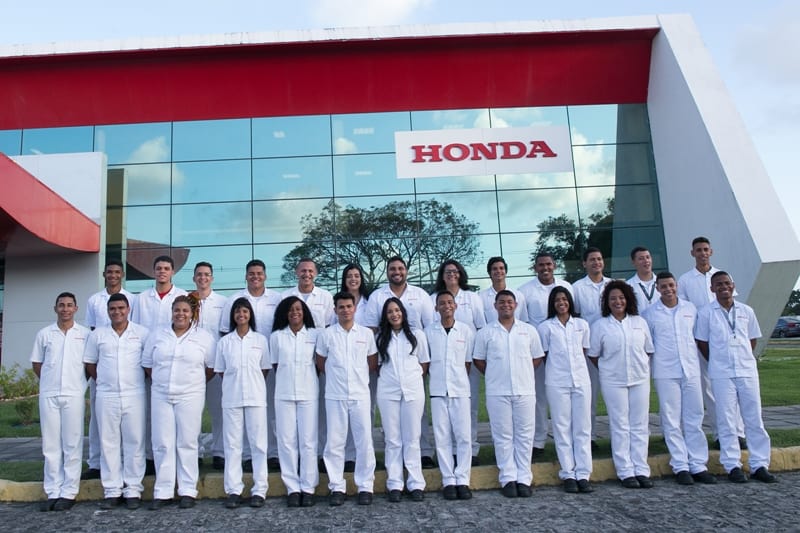 Honda forma 12ª turma de estudantes no CETH de Recife