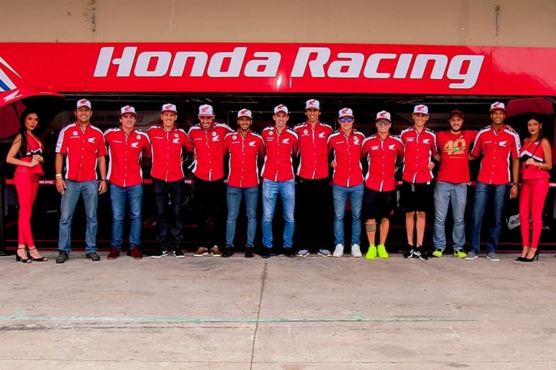 Alguns dos campeões do time Honda Racing
