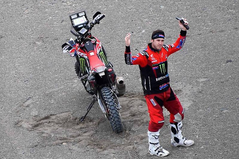 Ricky Brabec liderava a prova, mas o motor de sua Honda CRF 450 Rally quebrou durante a oitava etapa. Equipe teve grandes desfalques no Dakar - Foto: Dakar-DPPI
