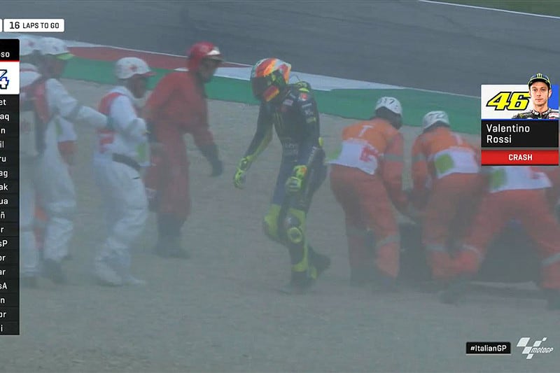 Rossi teve uma prova para esquecer. Qualificou mal, largou mal, caiu sozinho. Tudo isso em casa.
