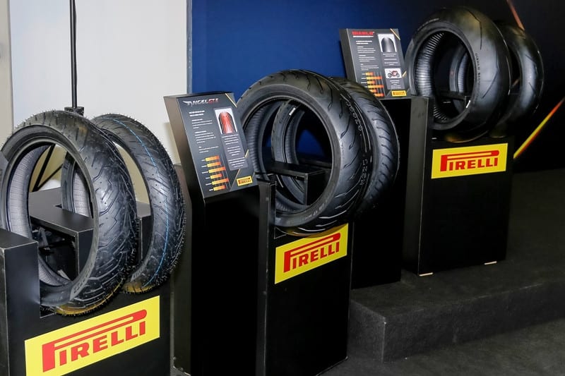 Os três novos pneus Pirelli expostos no Festival Duas Rodas: tecnologia das pistas para a segurança dos motociclistas