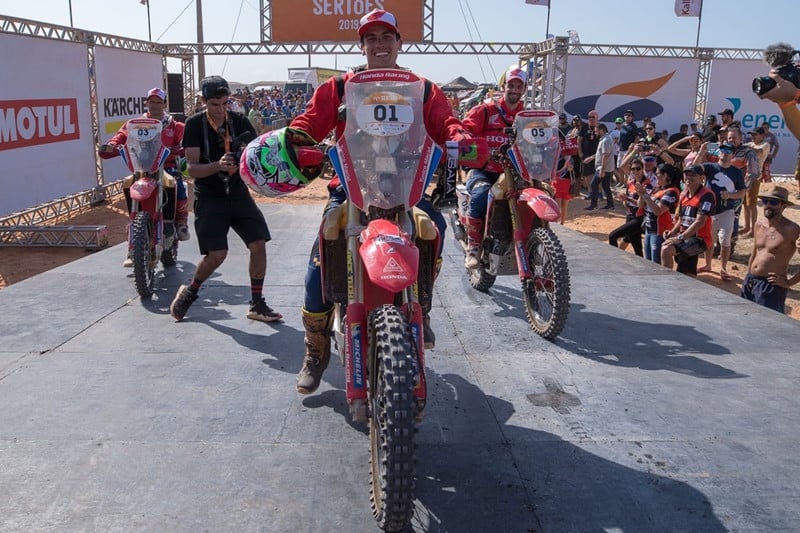 Entre as motos Tunico Maciel é a estrela do Sertões - Foto: Magnus Torquato/Mundopress