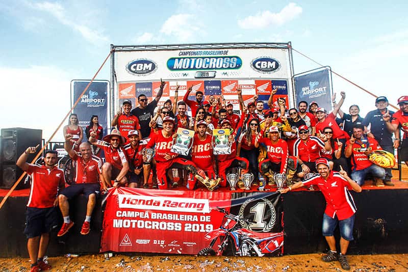 Festa vermelha em Minas Gerais. Honda Team conquista títulos em várias categorias, incluindo a principal, a MX1 - Foto: Idário Café / Mundo Press