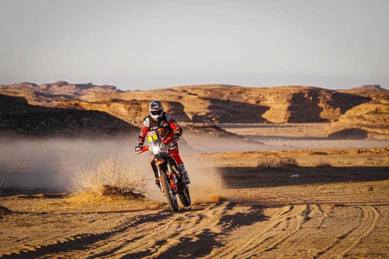 Toby Price, atual campeão do Dakar entre as motos, levou a KTM a mais uma vitória - Foto Dakar Media