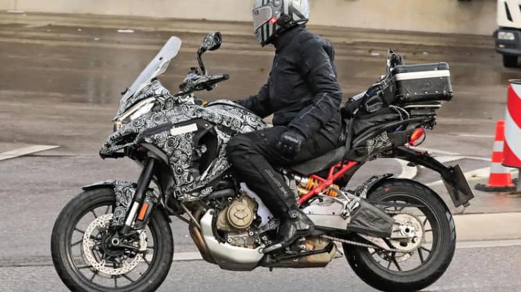Multistrada V4: flagra do protótipo Ducati com motor de 210 cv
