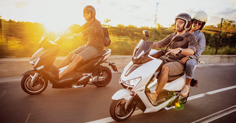 Na contramção do que pensa o Elon Musk, Scooter EV1 Voltz é a moto elétrica mais vendida no país