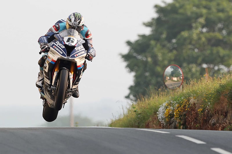As 3 voltas mais insanas já feitas na corrida de motos Ilha de Man