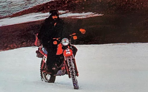 Antes dos snowmobile, solução foi motos nacionais - Foto: MIAU