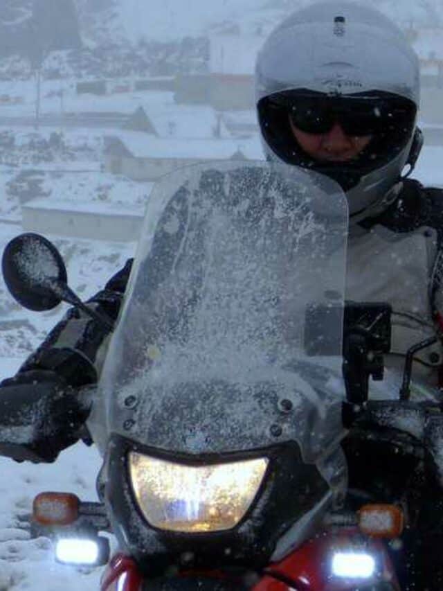 Andar de moto no frio: veja acessórios que amenizam a situação