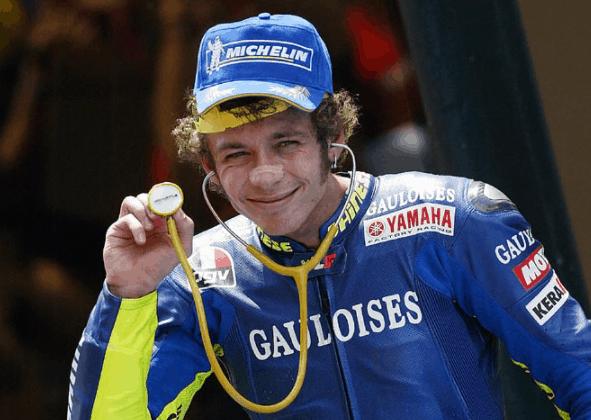Na pista: Valentino Rossi troca moto por carro de 600cv!