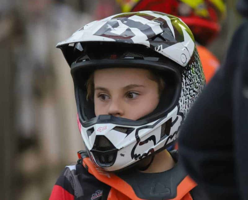 Criança sonha em se tornar piloto profissional de motociclismo