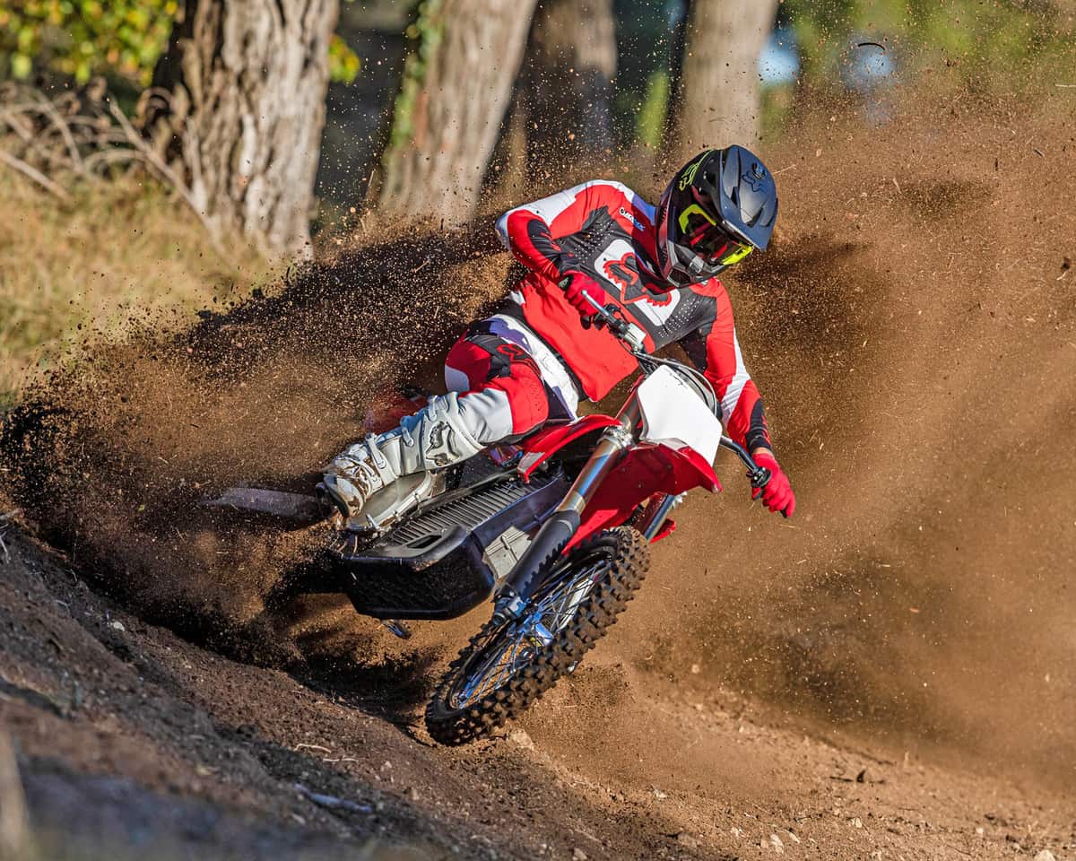 Motos - Motocross Elétricas: Alta Motors reduz preços e lança modelo mais  potente - MotoX
