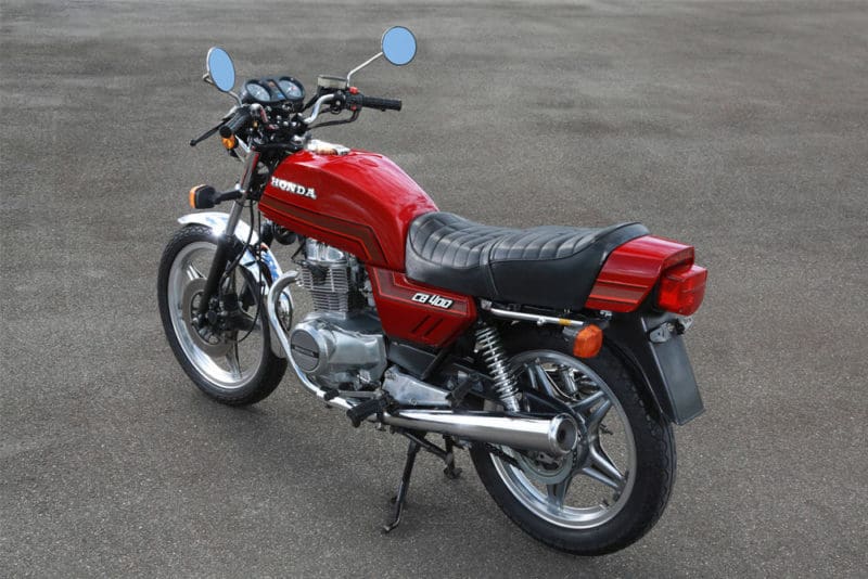 cb 400 é uma das motos que marcaram os anos 1980
