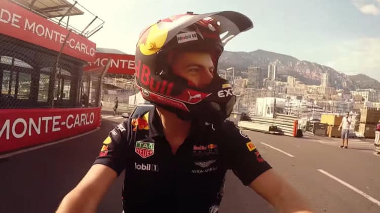 Max Verstappen de scooter, uma volta pelo GP de Mônaco