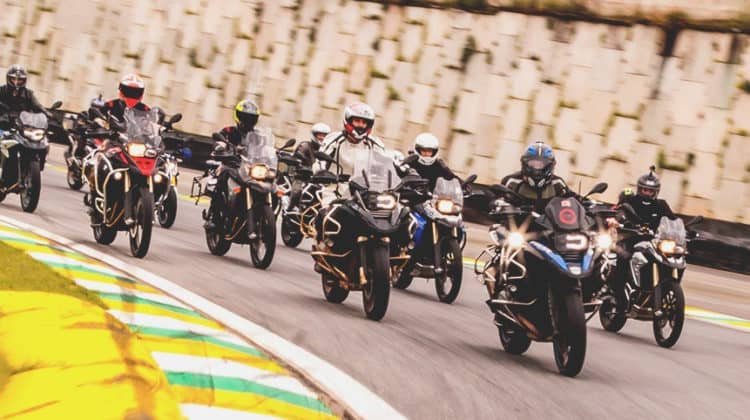 BMW Rider Experience: clientes podem acelerar em Interlagos