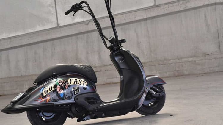 Scooter low-rider: pequeno, rebaixado, customizado e irado!