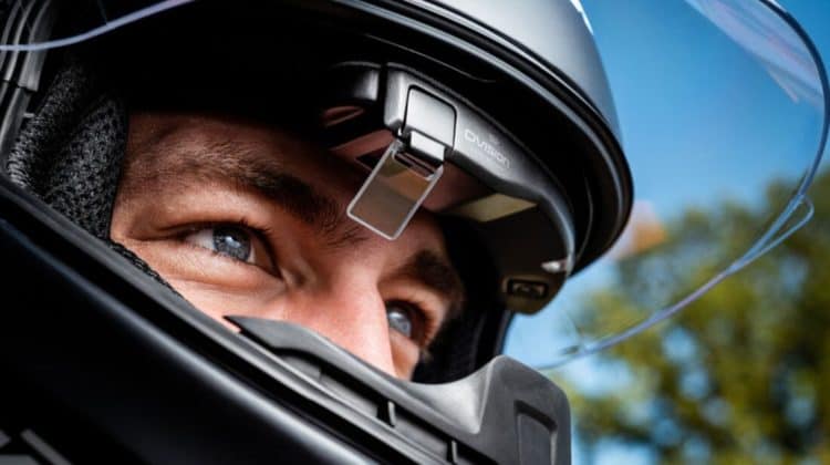 Display transforma capacete de moto em ‘smart’