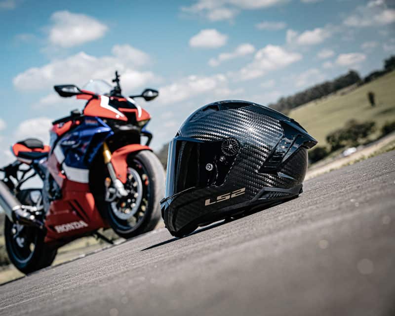 capacete de moto em fibra de carbono