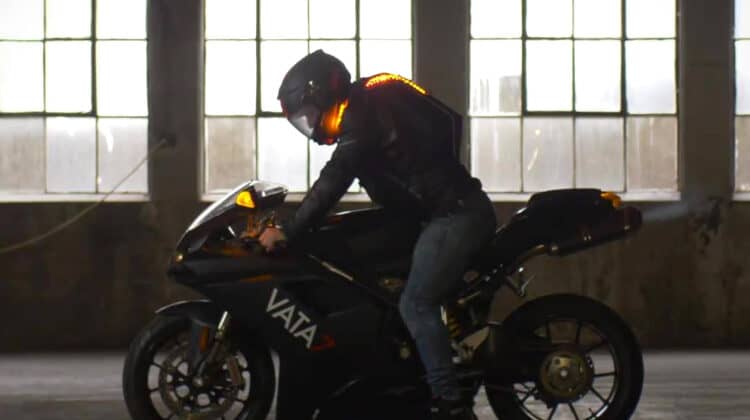 Vata7 X-1: novo capacete de moto tem luzes, setas e LEDs