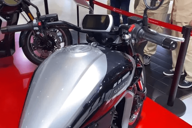 moto custom nova em prata