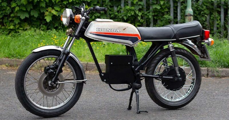 Entenda: antiga Honda CB100 vira uma moto elétrica
