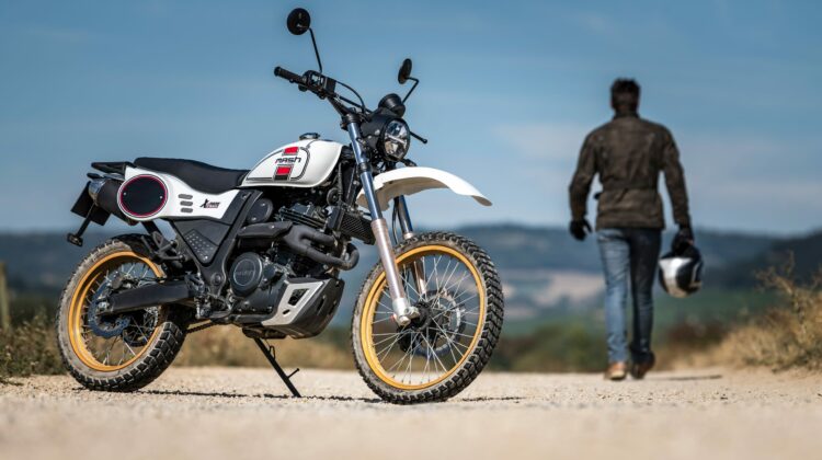 Nova moto trail 650cc tem estilo clássico e preço baixo