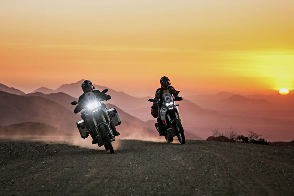 Viagem de moto em país pouco conhecido gera imagens incríveis!