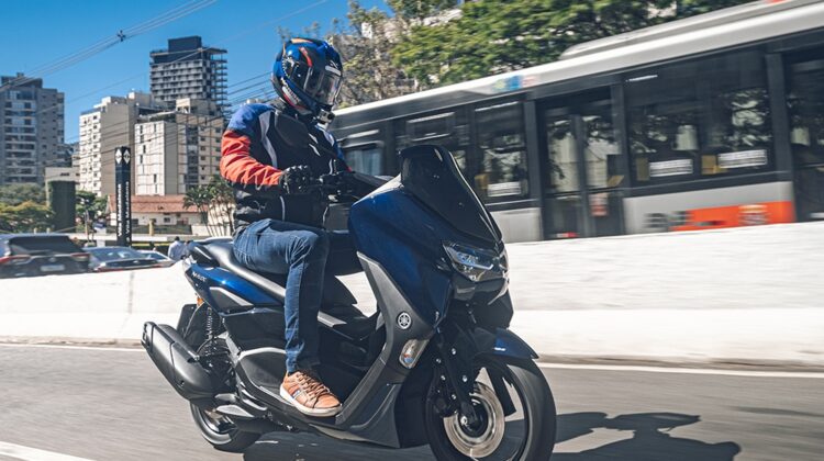 Teste NMax 2023: segredos da scooter de maior sucesso da marca