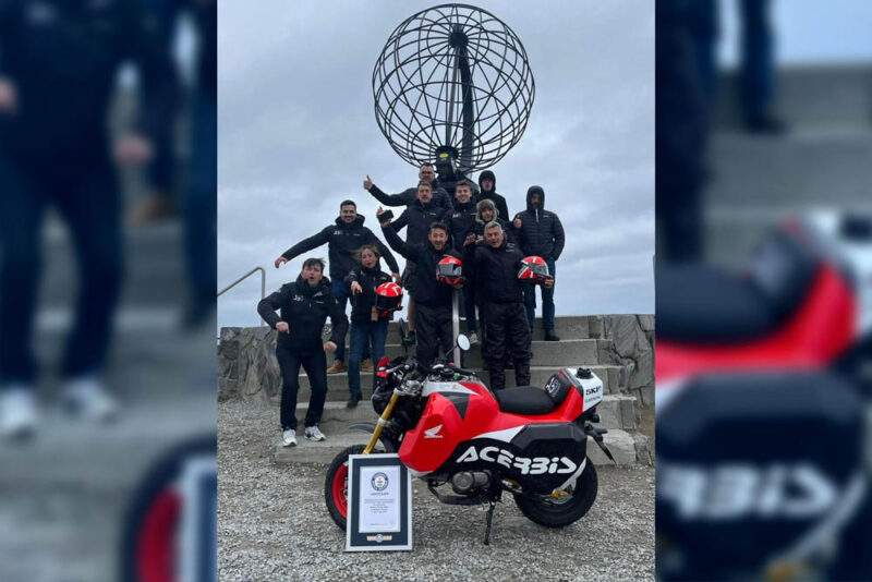 moto 125 da honda quebrando recorde mundial de distância