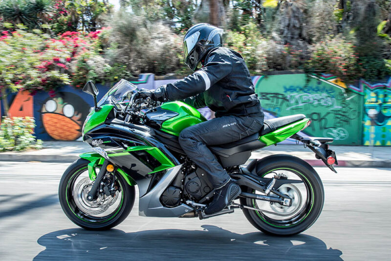 Ninja 650 - viajar de moto esportiva