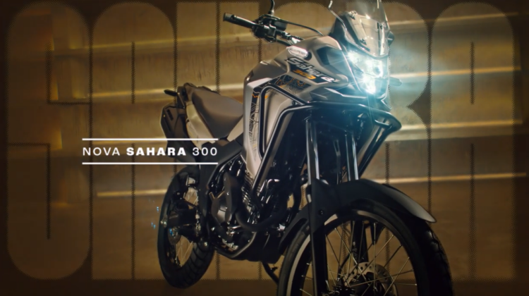 Nome da nova Honda: Sahara 300 no adesivo; XRE no documento