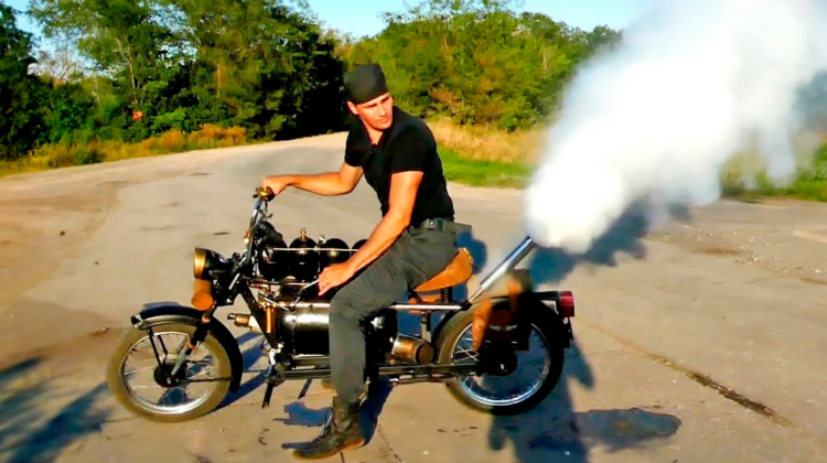 Nada de elétrica! Engenheiro cria incrível moto a vapor em casa