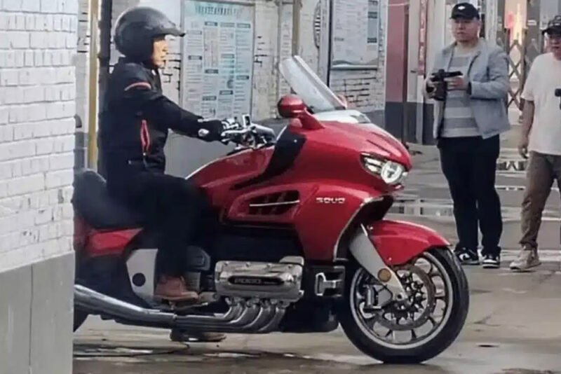 Nova moto para viajar
