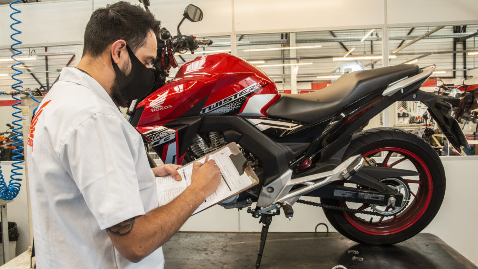 Revisão da moto: o que é feito (e o que você não pode ignorar)