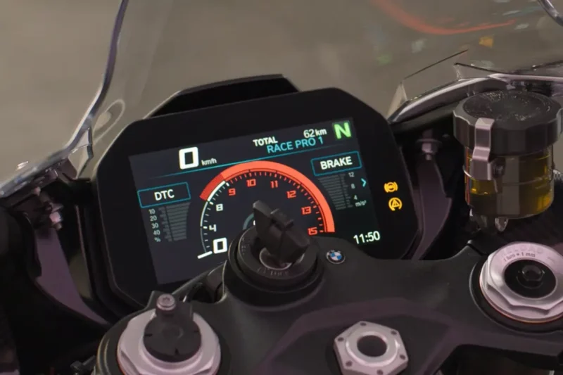 BMW S 1000 RR 2026: painel TFT de 6,5 polegadas - Divulgação