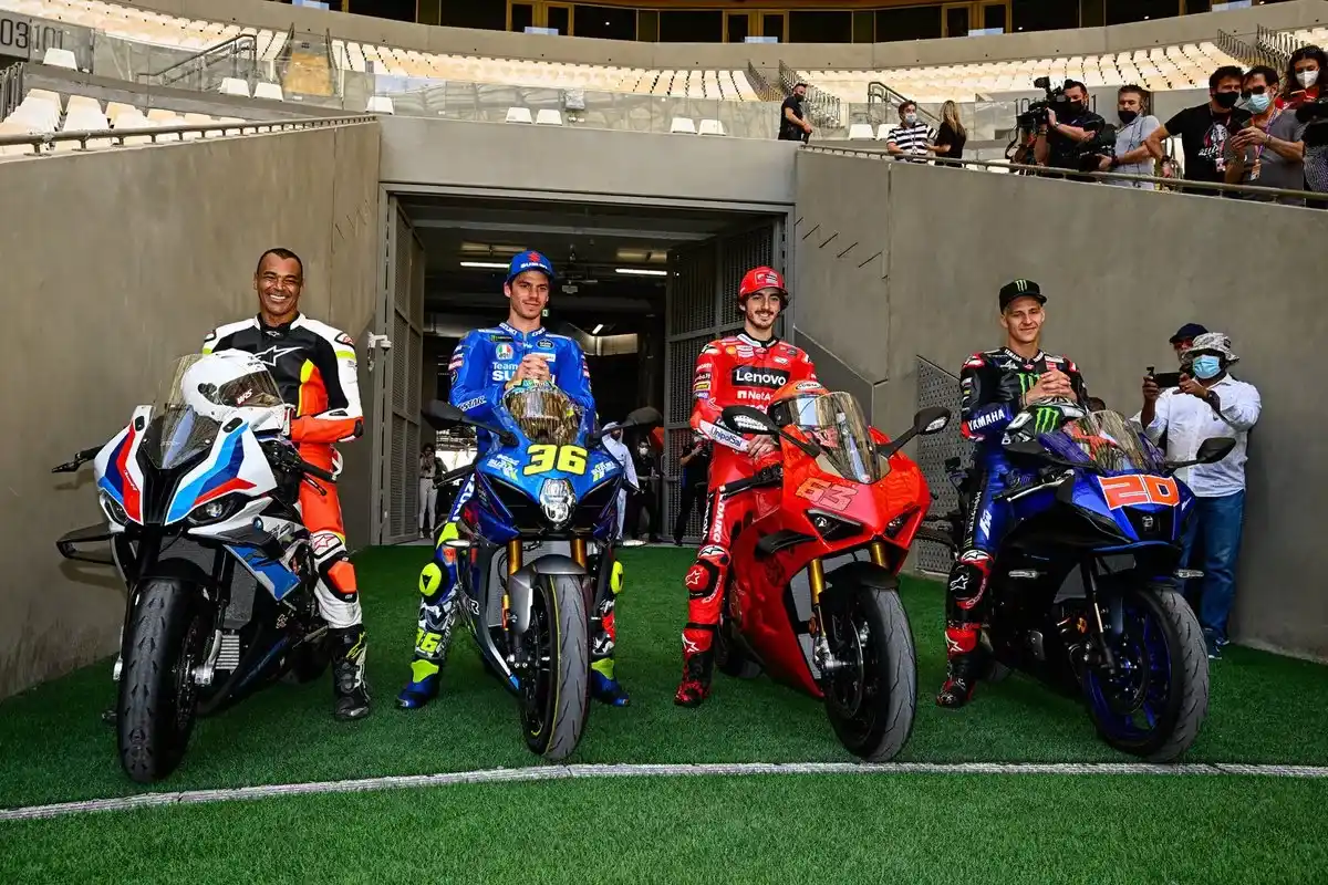 Por que jogadores de futebol não podem andar de moto? Entenda a proibição