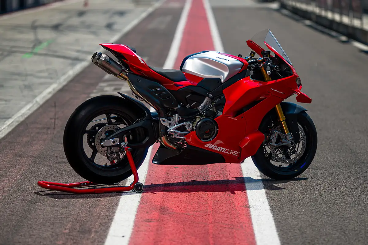 Nova moto Ducati tem potência de golf GTI e velocidade de Porsche 911
