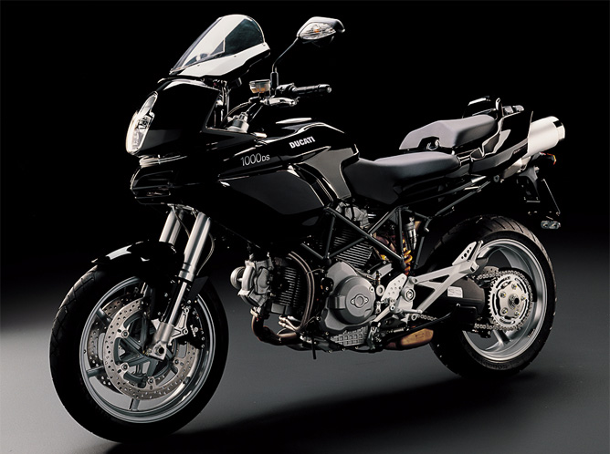 Moto modelo Ducati Multistrada 1000 DS