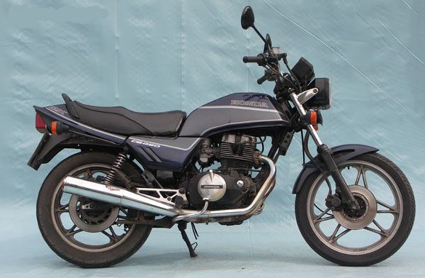 Moto modelo Honda CB 450
