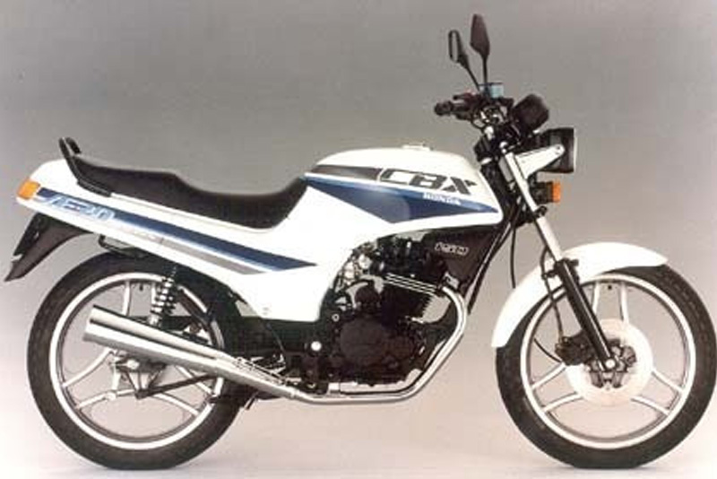 Moto modelo Honda CBX 150 Aero